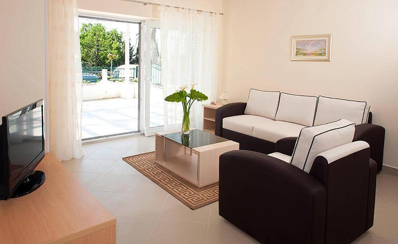 Spacious 1 Bedroom 4 Star Apartment, Mlini Exterior foto