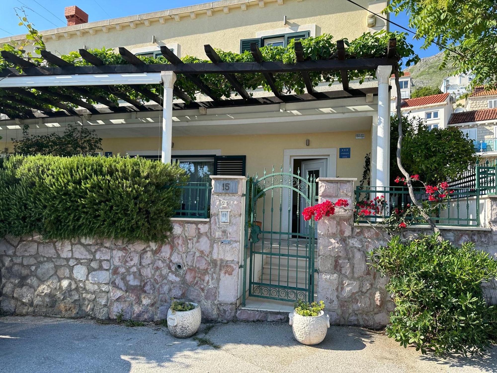 Spacious 1 Bedroom 4 Star Apartment, Mlini Exterior foto